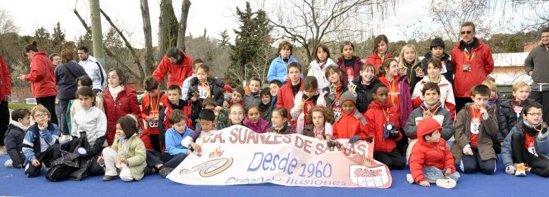 imagen de todos los atletas en la pista de Suanzes